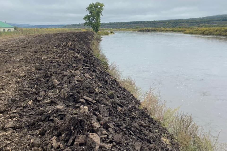 На реке Аргунь отремонтировали дамбу