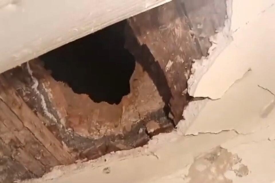 Очевидец: в одном из домов Балея обрушился потолок