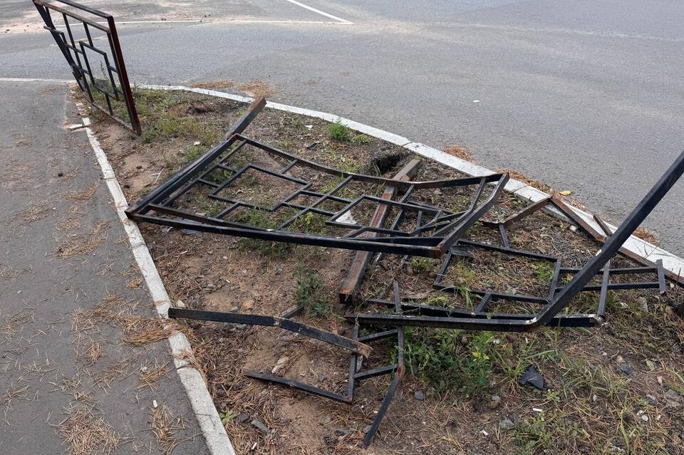 Железный забор сломан на Шилова-Коханского