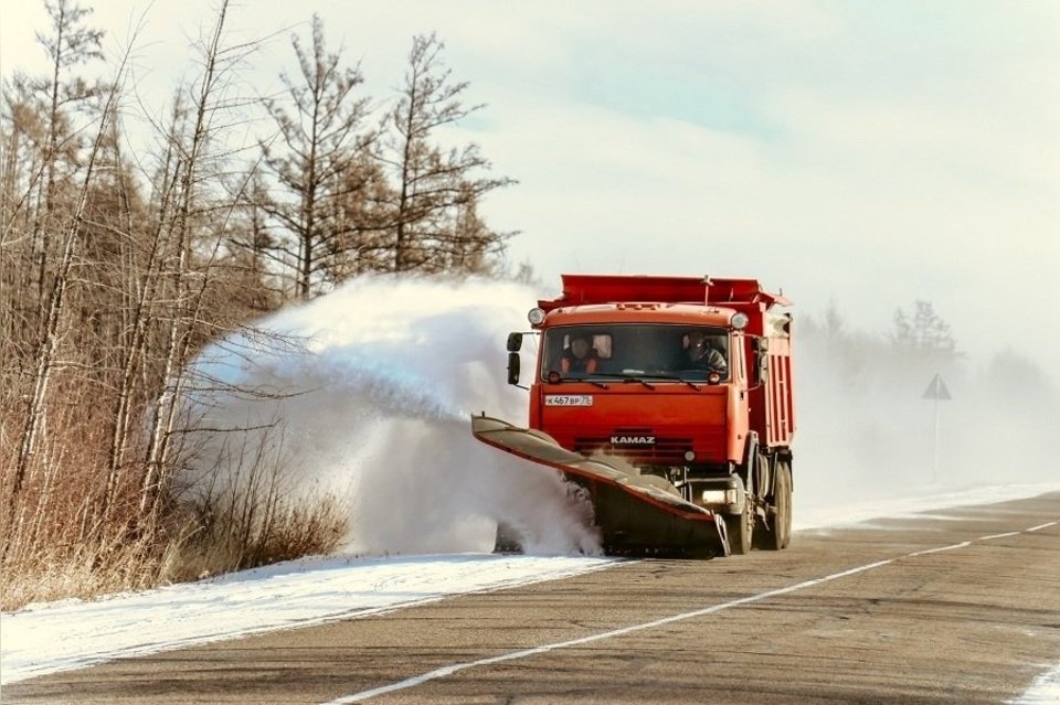 Упрдор повысил число снегоуборочной техники с 52 до 78 - снегопад осложнил обстановку на дорогах