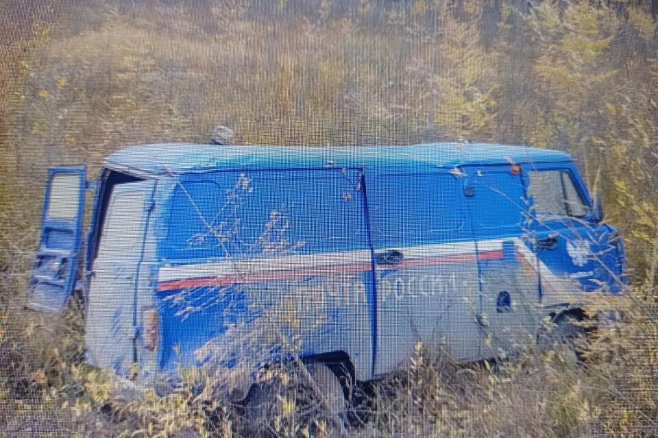 Водитель не справился с управлением и опрокинулся в Каларском округе