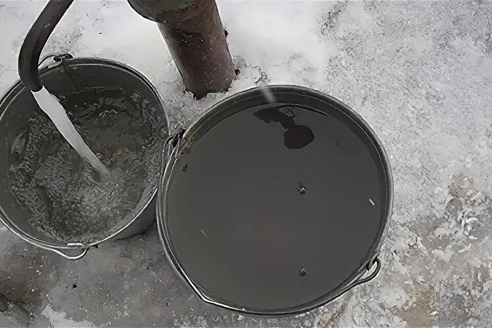 Жители частного сектора в Могоче жалуются на грязную воду из колонки