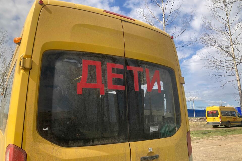 Всё для детей: школьный автобус не могли завести зимой