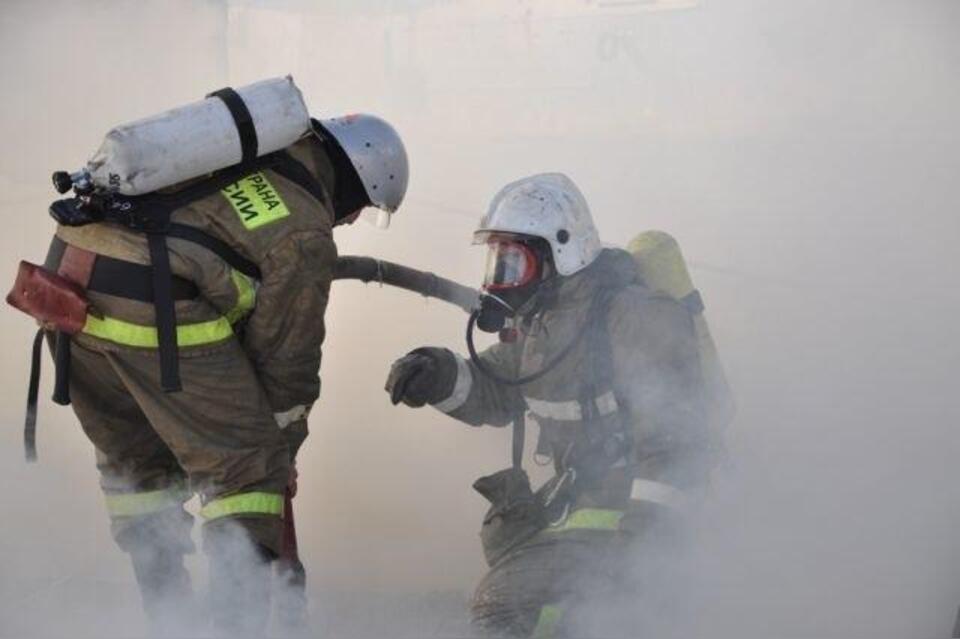 80 человек эвакуировались из здания в Петровск-Забайкальском из-за загоревшегося кресла