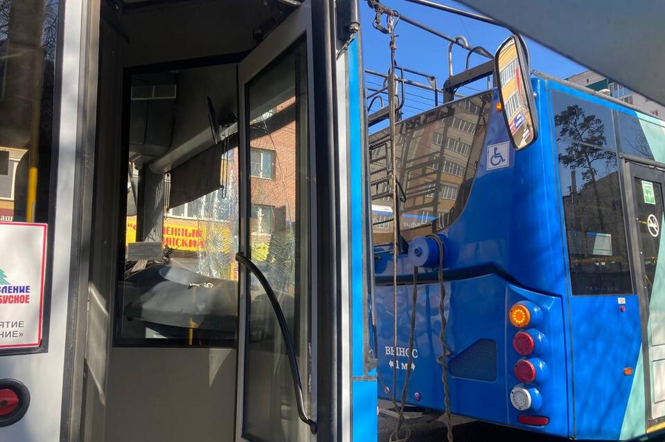 Два троллейбуса столкнулись в центре Читы