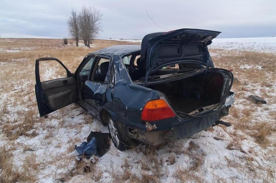 Водитель иномарки слетел с трассы и перевернулся в Карымском районе