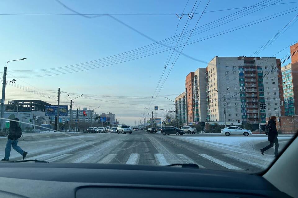 Водители жалуются на скользкие дороги в Чите