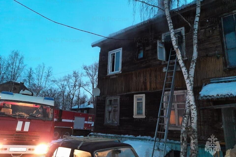 Шестерых детей спасли пожарные во время возгорания дома на Белорусской