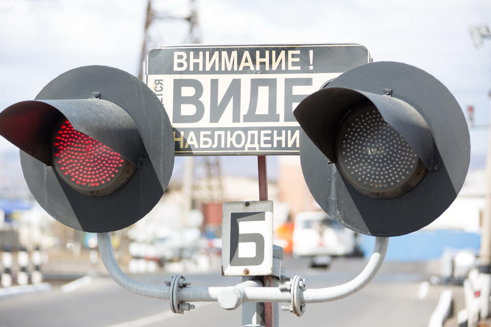 На железнодорожных переездах ЗабЖД зафиксировано 189 случаев нарушения водителями правил дорожного движения с начала года