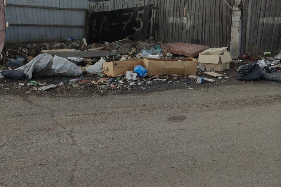 Стихийная свалка образовалась на улице Кирова в Чите