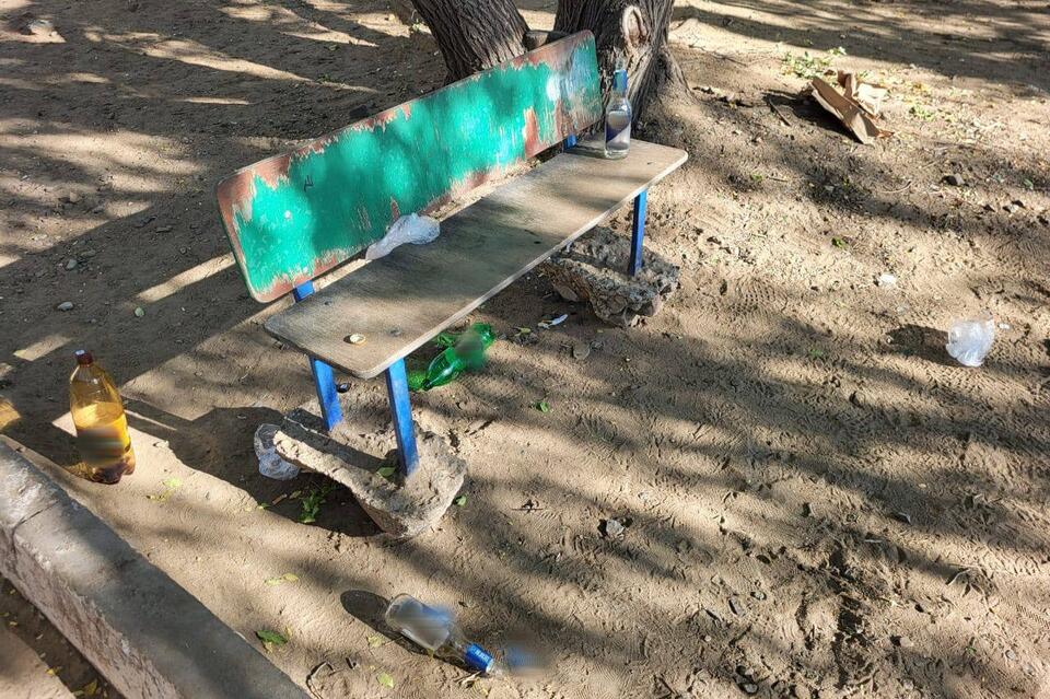 Маргиналы терроризируют двор в Антипихе