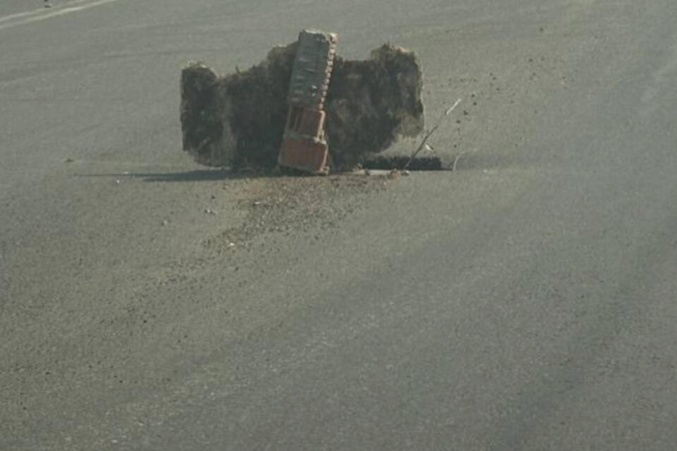 На улице Богомягкова провалился асфальт