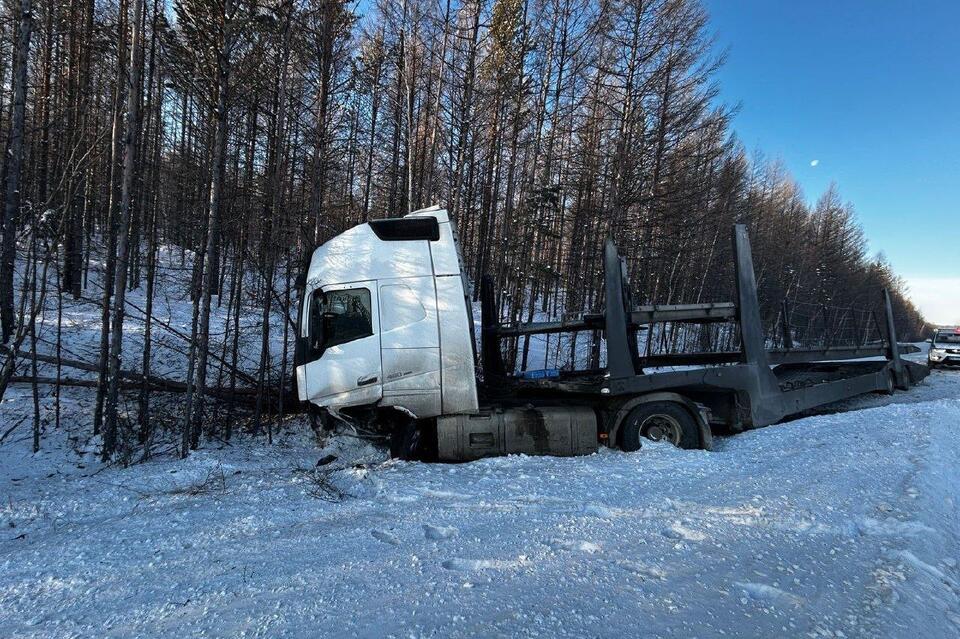 Водитель иномарки выжил в ДТП с фурой