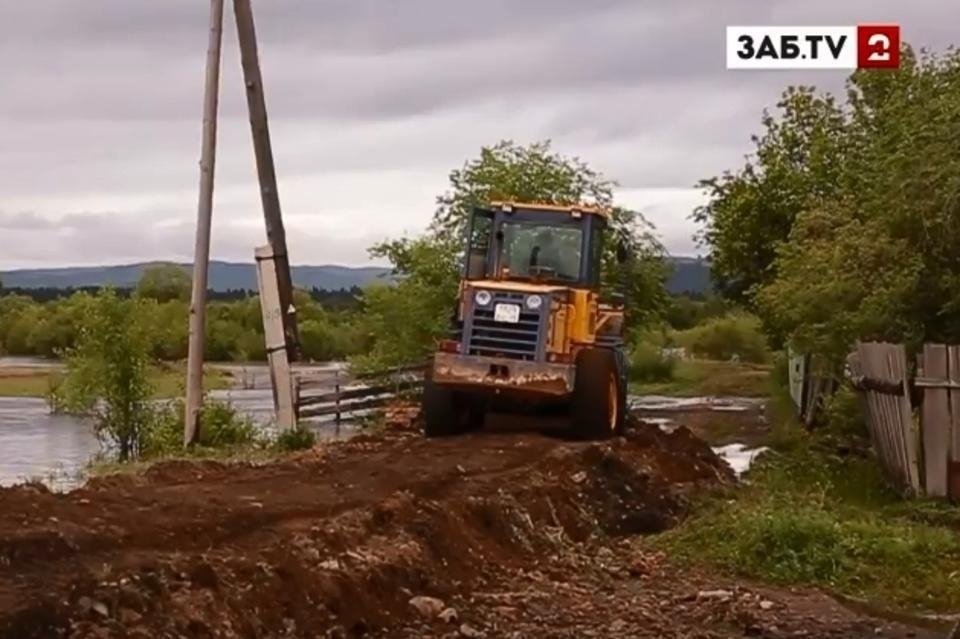 «Циклон в Забайкалье». Губернатор о защитной насыпи в затопленной Ильинке: «Кого она может защитить?»