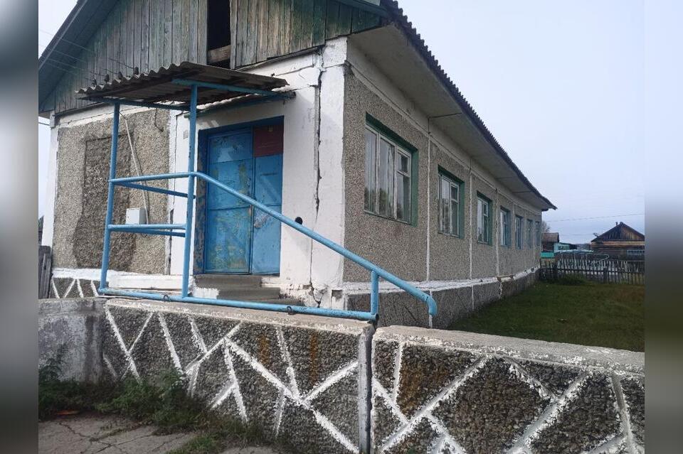 Жители Иргени обеспокоены аварийным состоянием местного ФАПа