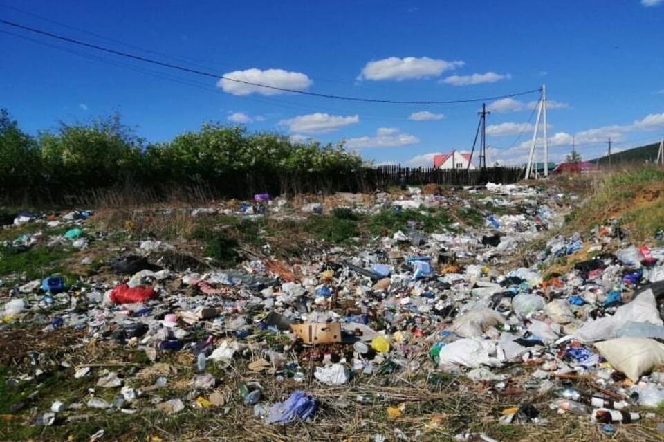 Жители Песчанки пожаловались на мусорные свалки возле домов