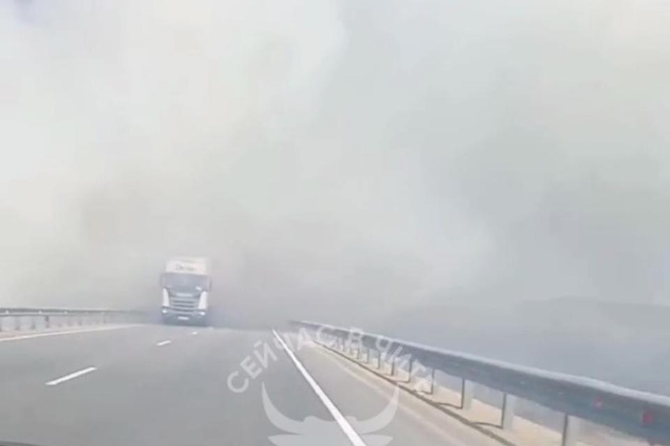 Дым от степного пожара принесло на федеральную трассу в районе Забайкалья