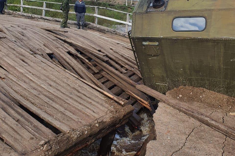 Населённый пункт в Забайкалье оказался отрезан из-за разрушения моста большегрузом