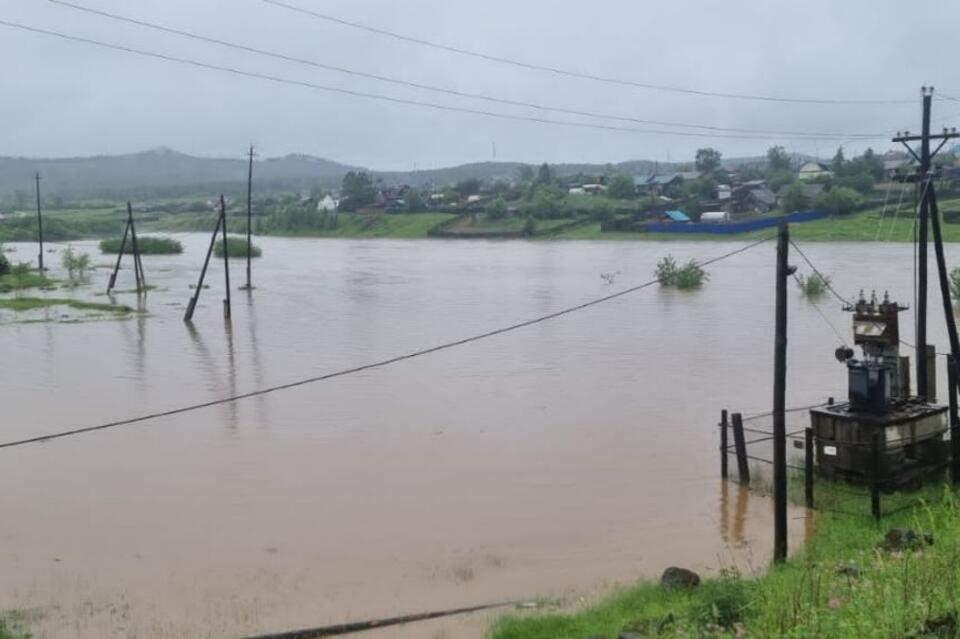 «Наводнение - 2022»: волонтёры и пожарные начали эвакуацию людей в Могоче