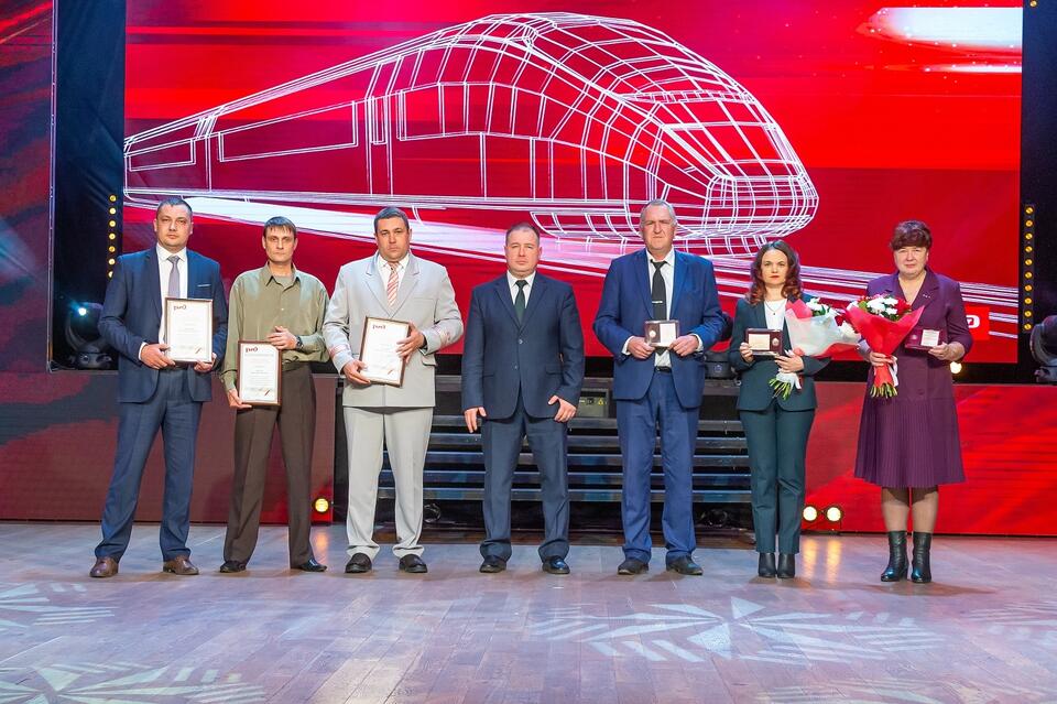 В Чите лучшим работникам Забайкальской железной дороги вручили награды в честь 18-летия образования ОАО «РЖД»