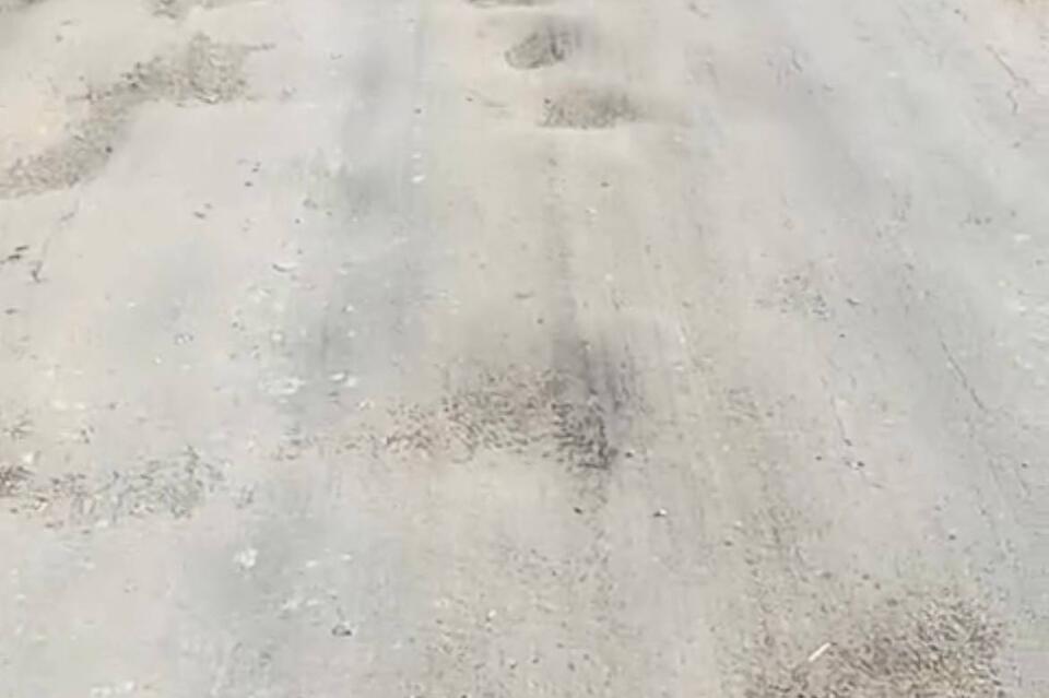 Дети из поселка Багульный не посещают школу из-за разбитой дороги