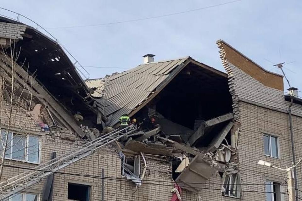 В стенах пострадавшего от взрыва дома обнаружили трещины