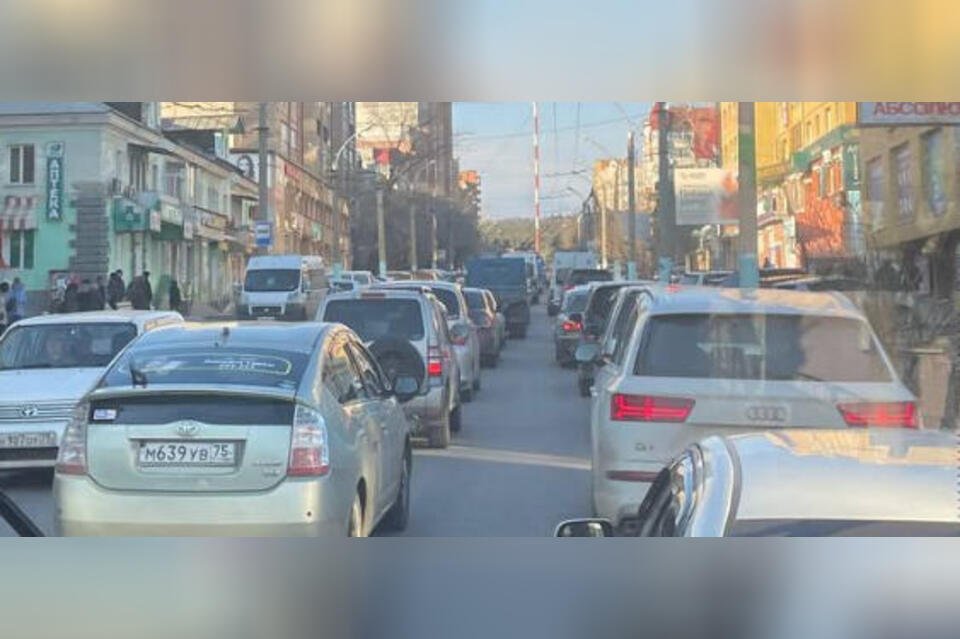 ДТП в центре Читы парализовало улицу Бутина