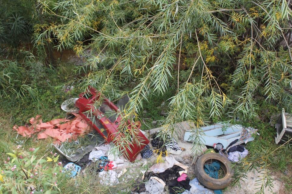 Берега реки Кайдаловка в Чите превратились в мусорную свалку