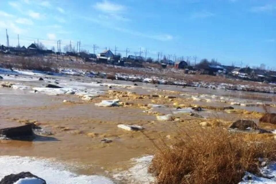 Вода в реке Амазар пожелтела