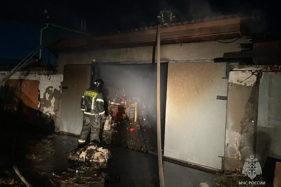 Мужчина получил ожоги лица и рук при пожаре в Петровск-Забайкальском