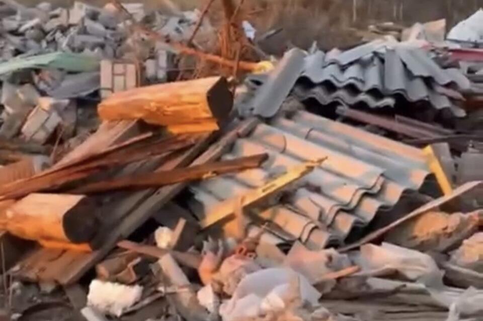 Озеро Тасей завалили строительным мусором