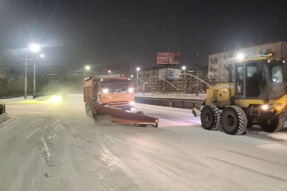В краевом центре продолжается очистка улиц после недавнего снегопада