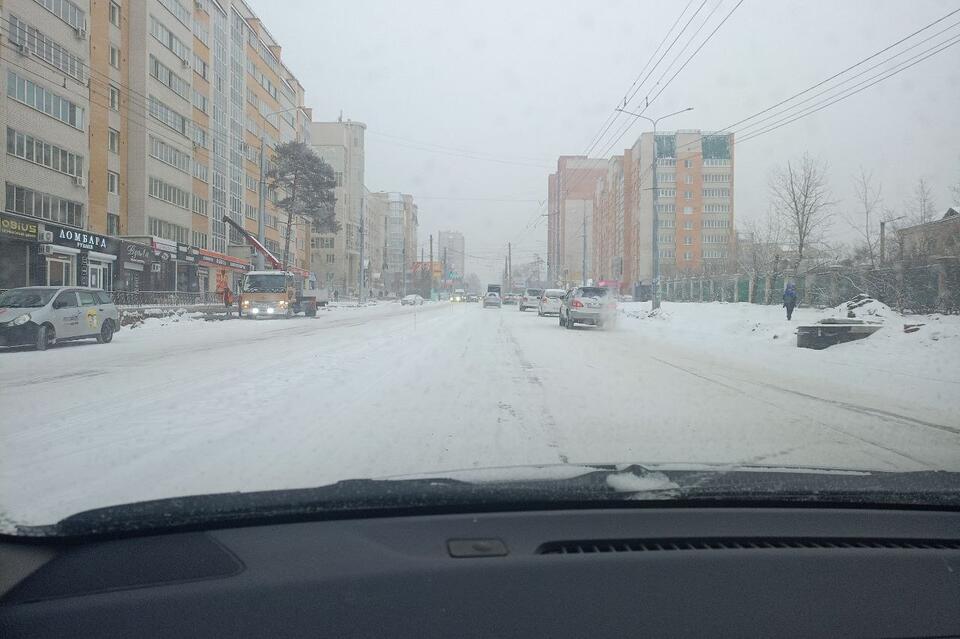 Очевидцы сообщают о транспортном коллапсе в Чите из-за снегопада