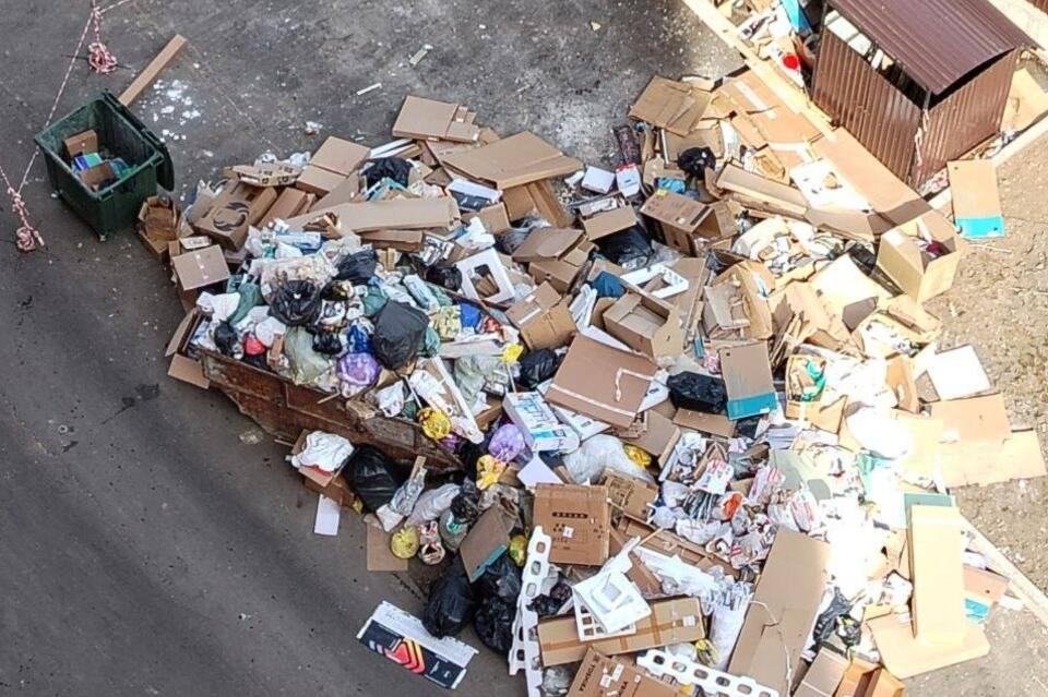 Читинский двор утопает в мусоре