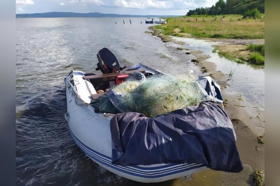 Около двух км сетей для незаконной ловли рыбы изъяли сотрудники минприроды