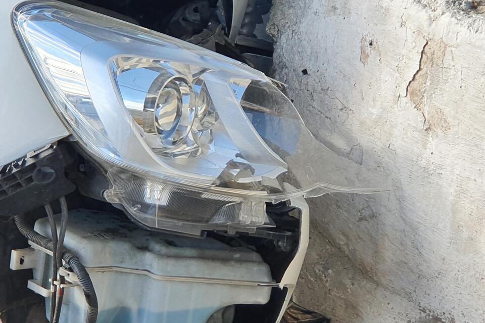 Иномарка влетела в барьер на Агинском тракте - водитель погиб