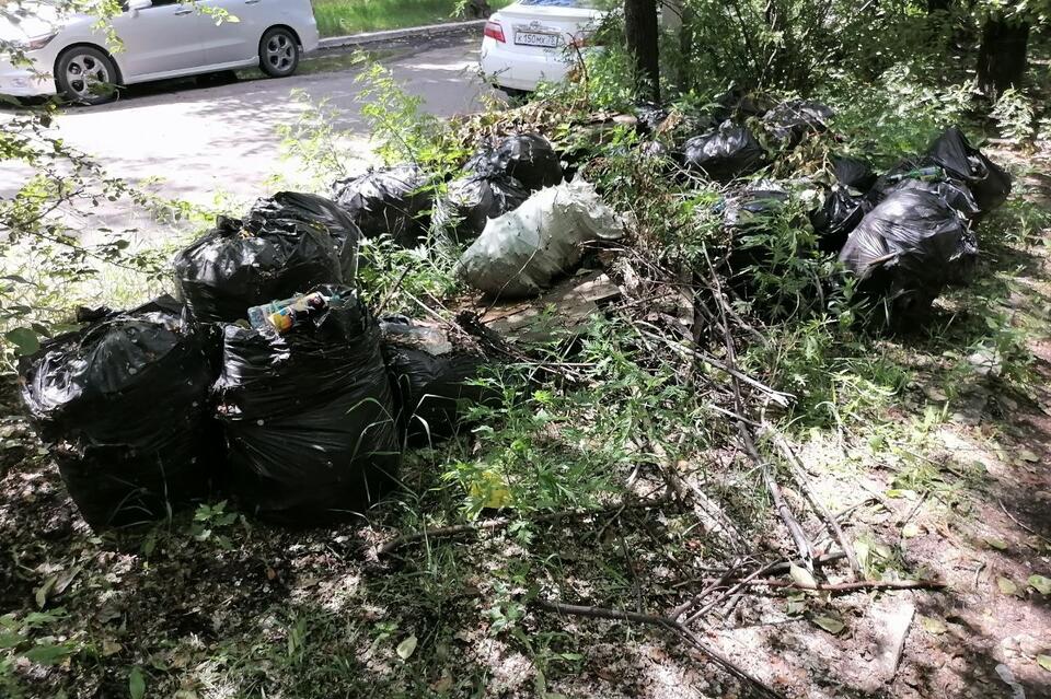 Мешки с мусором в центре Читы никто не вывез  после апрельских субботников