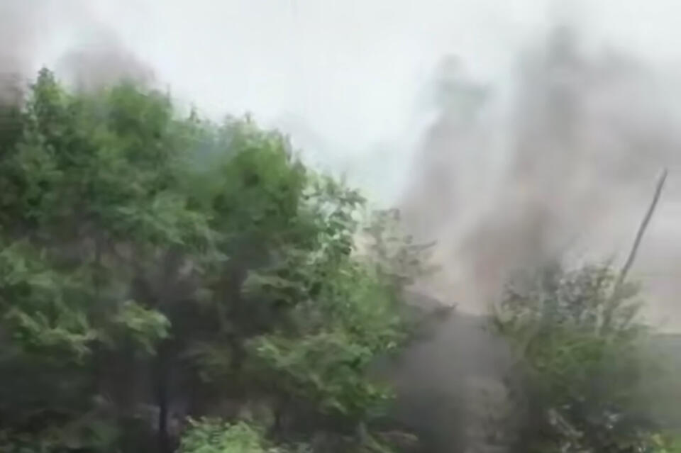 Нежилое здание загорелось в центре Читы