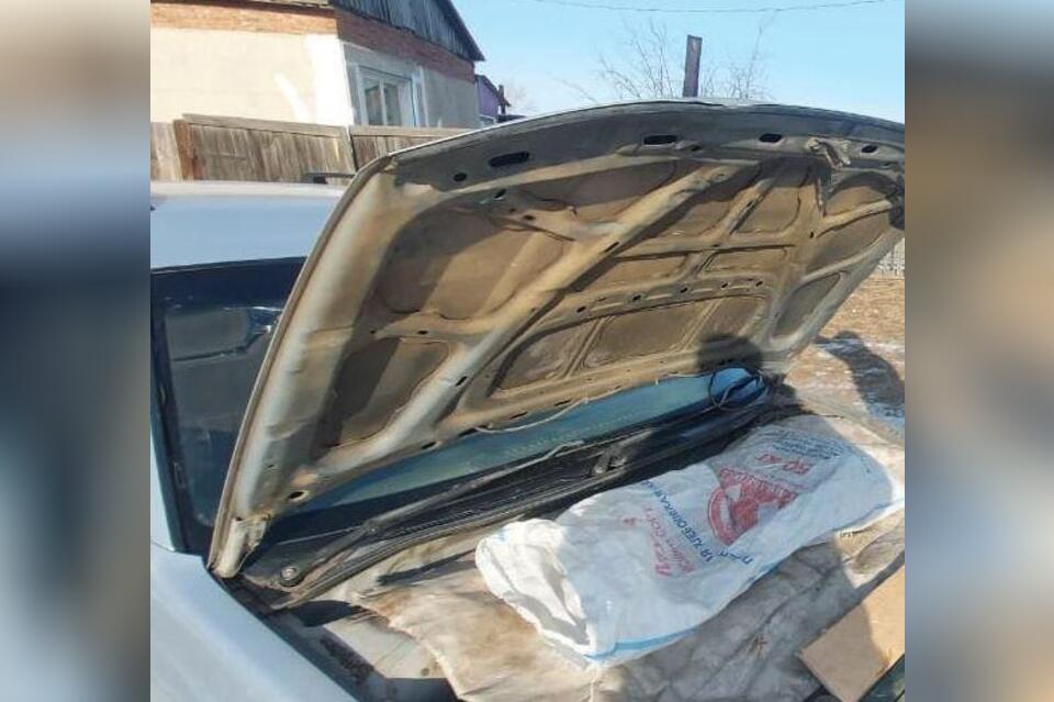 Полицейские задержали автомобиль, начиненный наркотиками (18+)