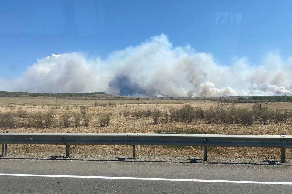 «Забайкалье в огне»: пожар бушует рядом с селом Новотроицк