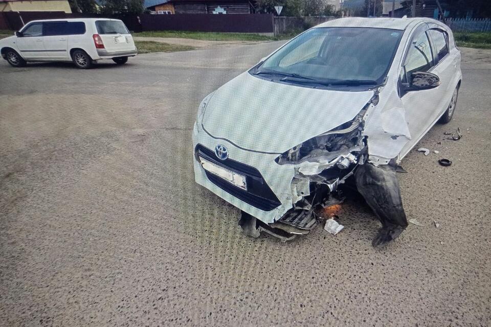 Автомобиль и мопед столкнулись в поселке Карымское