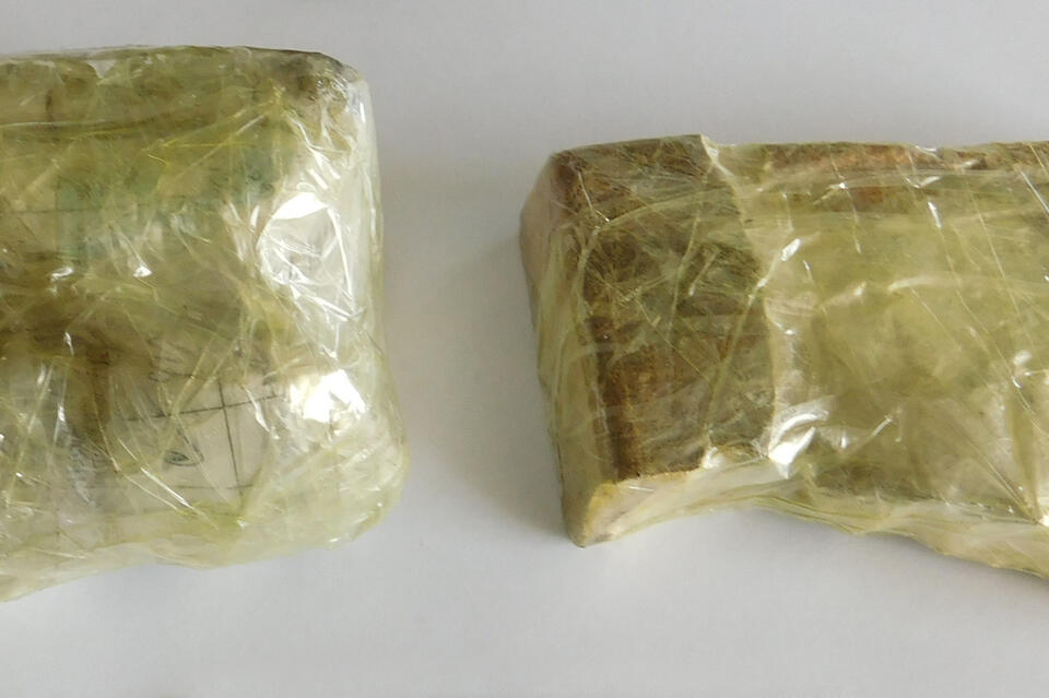 Золотые слитки на сумму более 16 млн рублей хотели незаконно вывезти в Китай