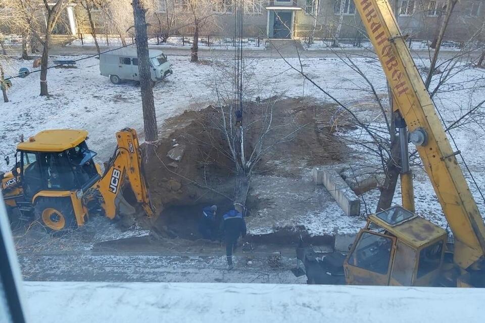 Жители Северного замерзают в своих квартирах из-за раскопок во дворе