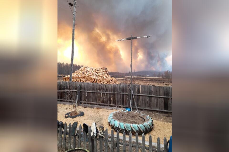 Жители забайкальского села отбиваются от лесного пожара