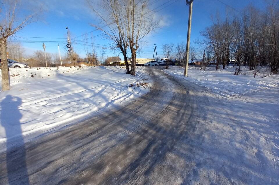 В Чите тротуары превратились в ледяные катки