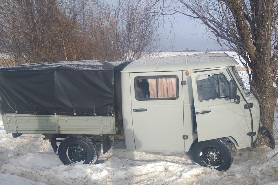 Водитель «УАЗ Фермер» врезался в дерево в Красночикойском районе