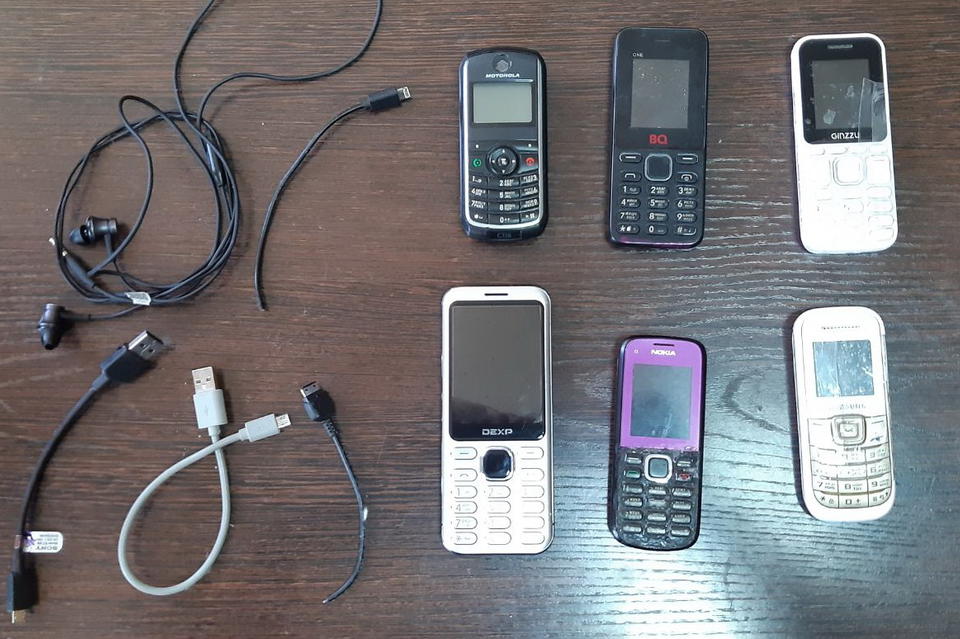 Жителя Читы задержали при попытке перебросить телефоны в колонию