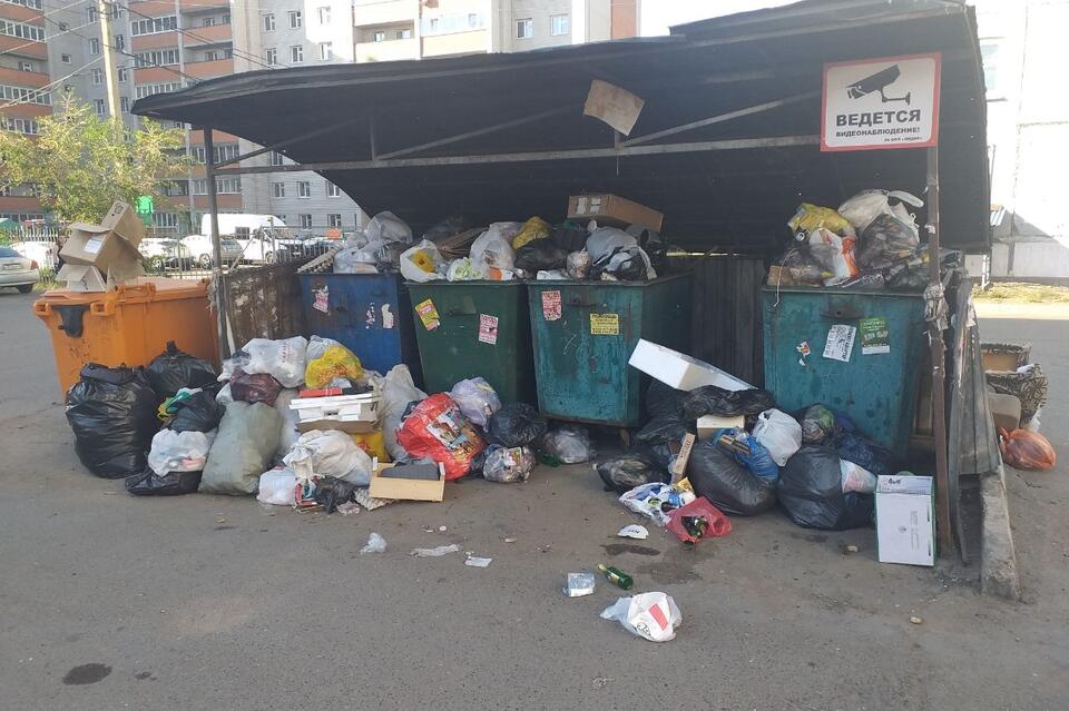 «Регоператор решил продлить себе праздники»: читинцы жалуются на заваленные мусором дворы