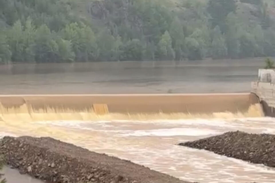 Жители Амазара жалуются на новые сбросы отходов в реку Большая Чичатка