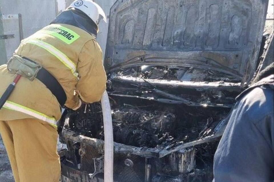 Автомобиль горел в гаражом кооперативе в Забайкалье